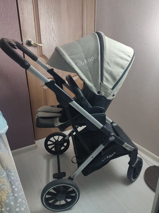 Коляска детская (прогулочная)