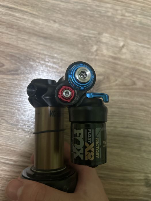 продавам заден амортисьор fox x2