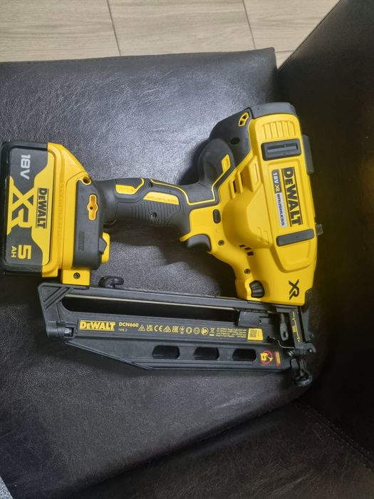 Pistol bătut cuie Dewalt nou 2025