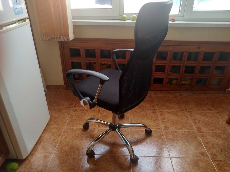 Oфис стол черен & елегантен