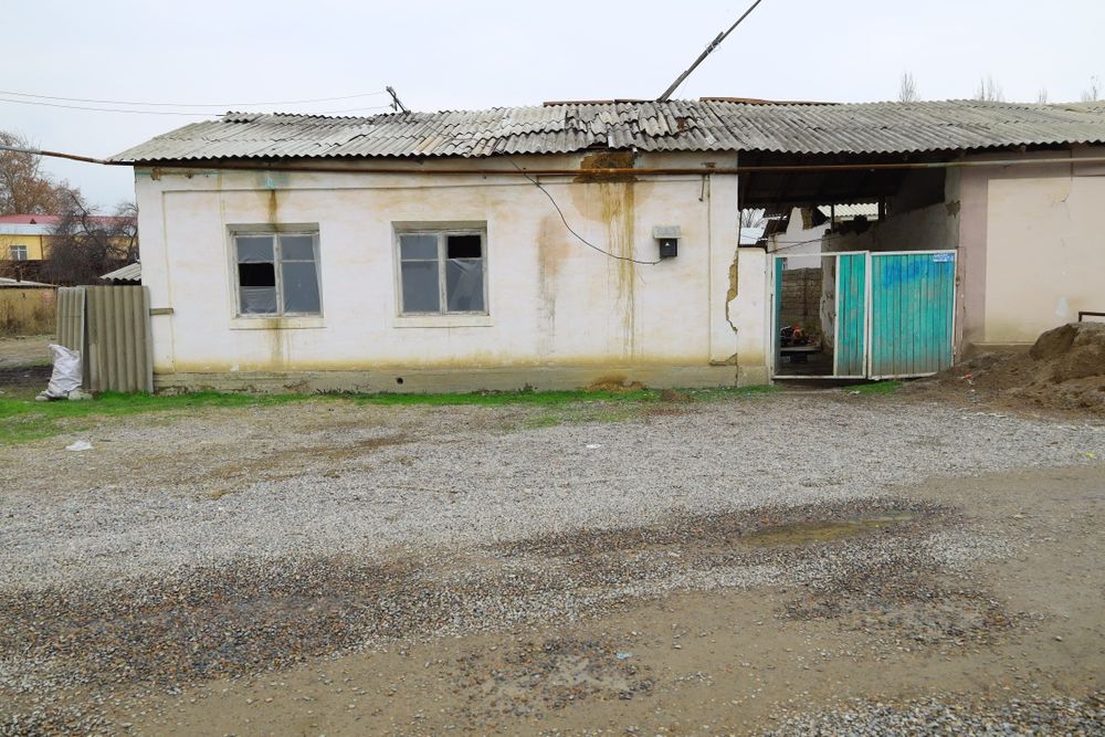 2.75 sotok 3 xonali uyi blan "uy eski" Food city yanınıza 26800 $