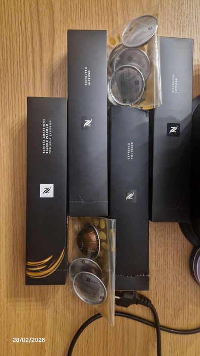 Nespresso Vertuo Next Deluxe Chrome cu tot cu cafea !