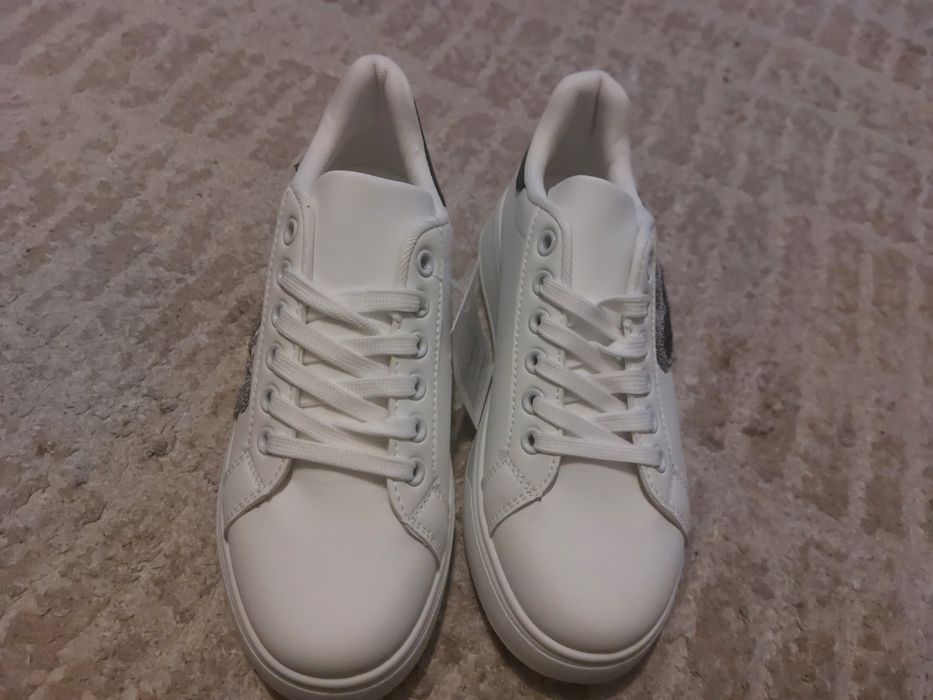 35 лв, нови маратонки с етикет, 38 номер,  стелка 24 см