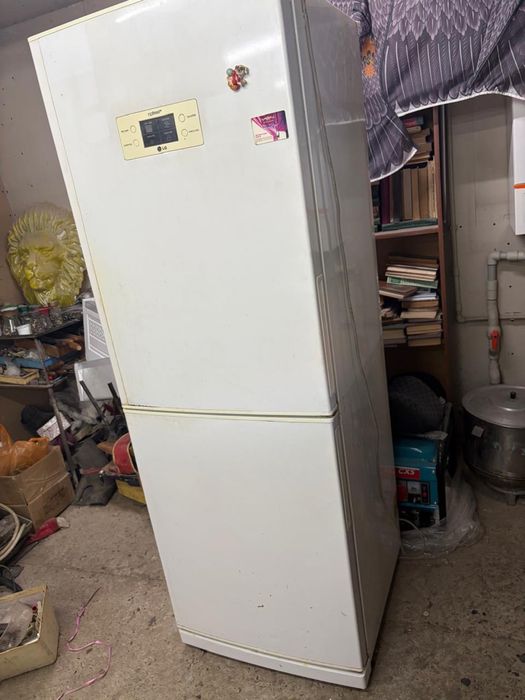 Холодильник LG белый