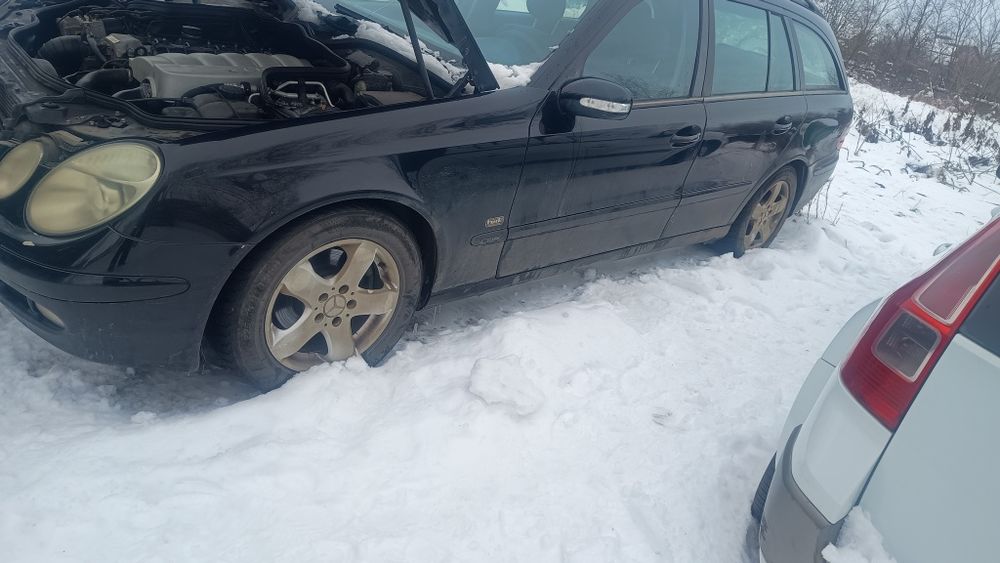 Dezmembrez Mercedes E class w211 E 2,7 CDi motor cutie jante capota.