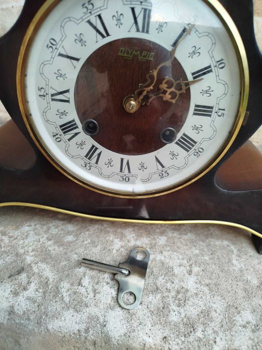 Стар каминен часовник