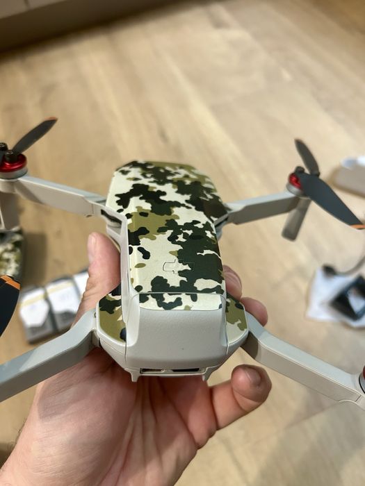 Продавам DJI Mini 2 SE с контролер и 3 батерии.