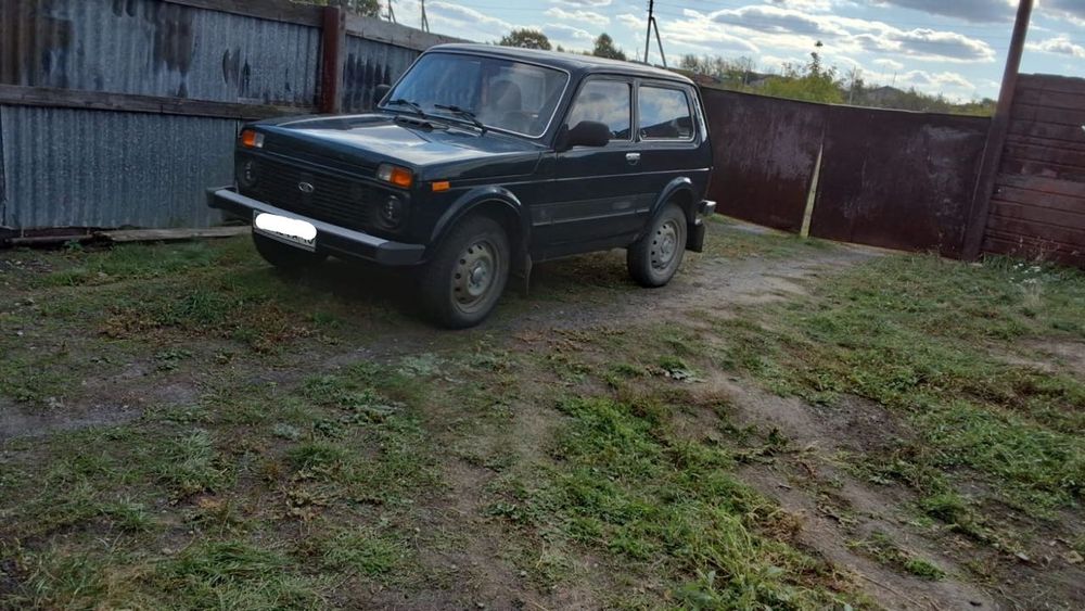 Продам Нива 212140 год 2013