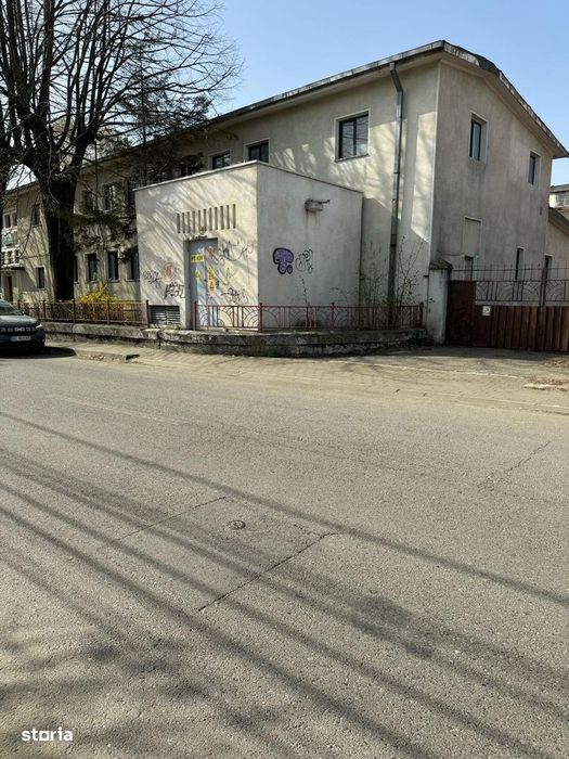 Vand cladire pretabila clinica , spital , centru medical , Si BLOC