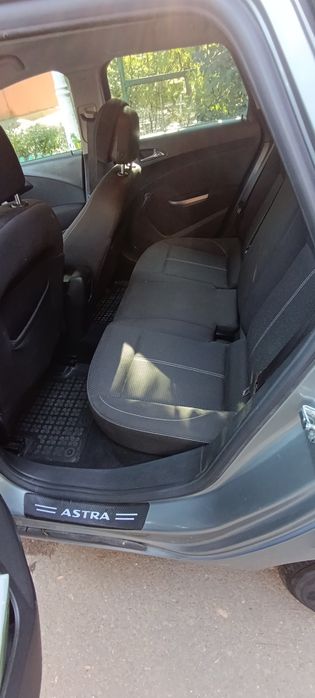 Vând Opel Astra J Sports Tourer | 2.0 CDTI | 160 CP | An 2011 | Stare foarte bună