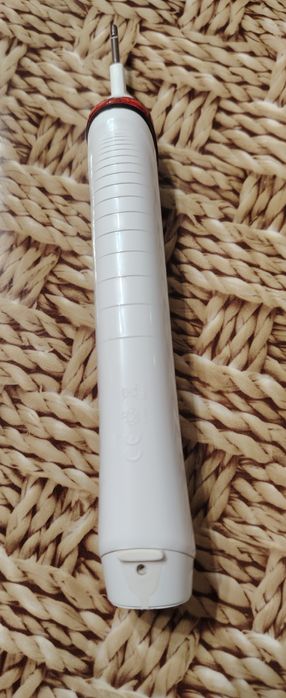 Електрическа четка за зъби oral-b