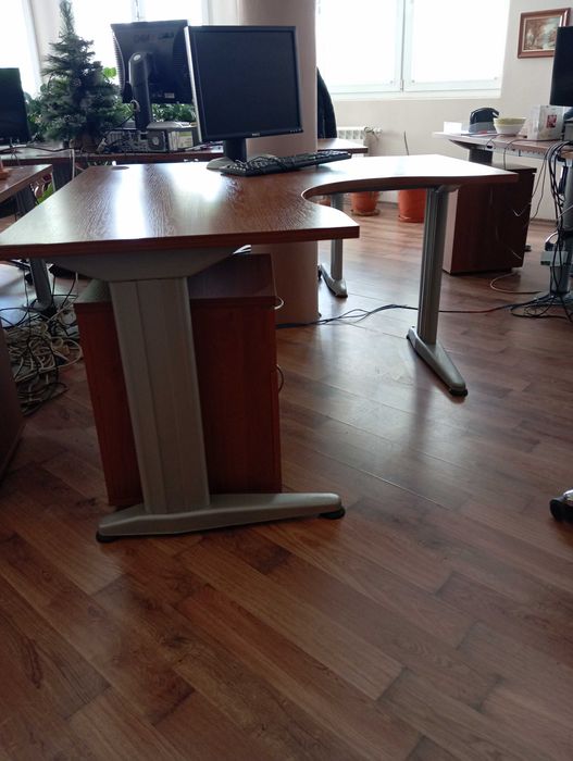 Офис бюра с контейнери