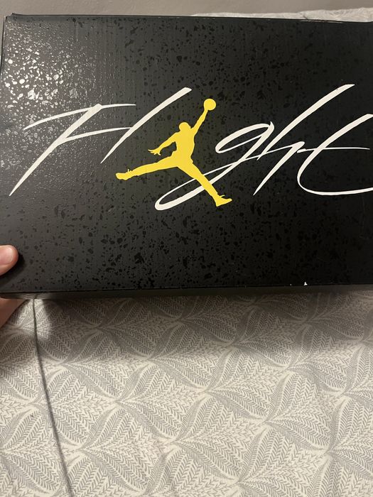 Jordan 4 Thunder