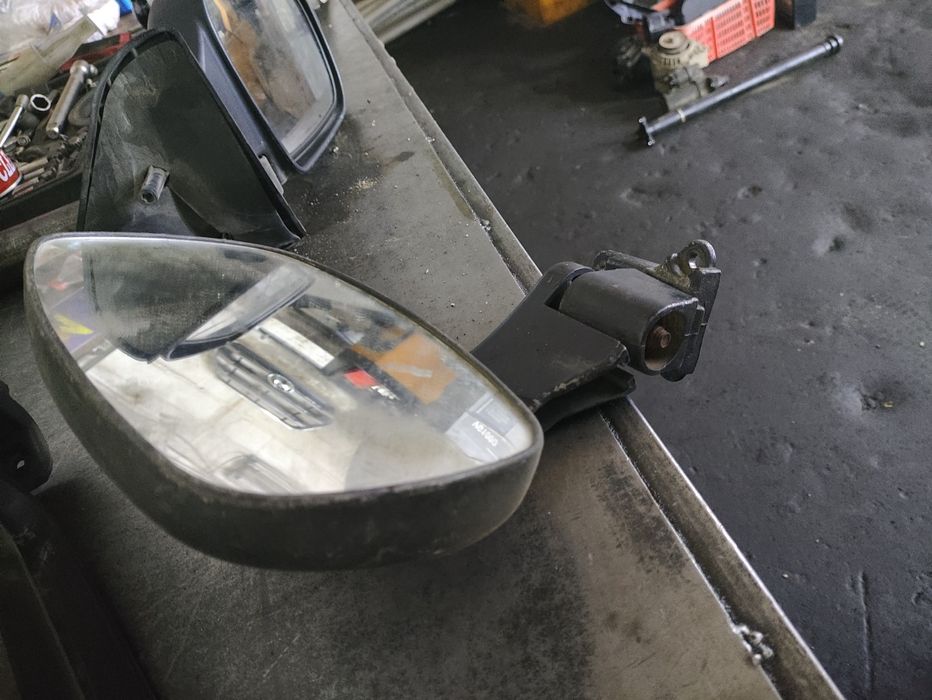 Зеркала боковые разные