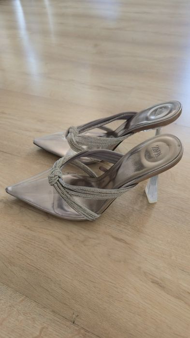 Сандал на ток ZARA