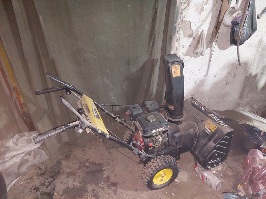 Снегоуборщик бензиновый