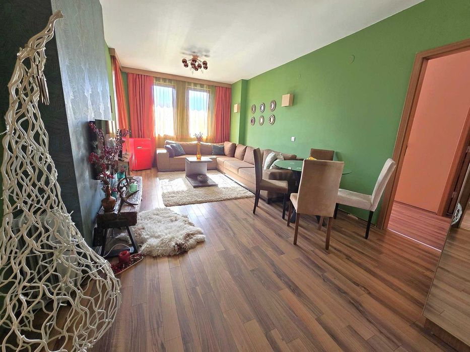 Елегантен тристаен апартамент с фронтална гледка към Пирин планина