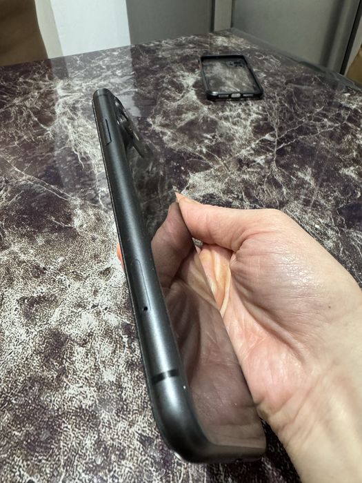 Продам Apple Iphone 11 64