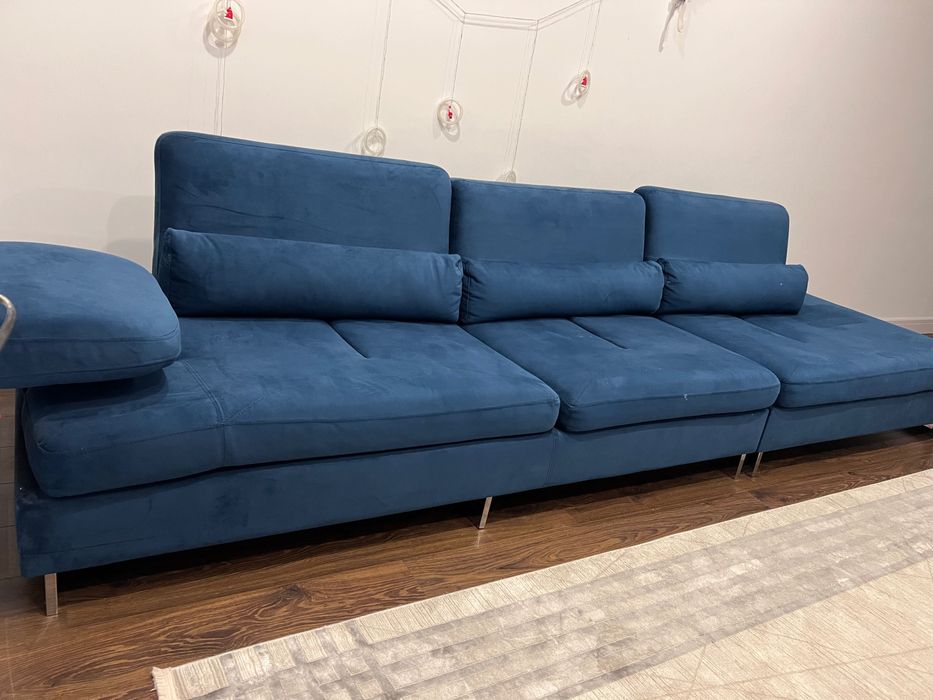 Продается большой диван. 3,5-4,5 метра