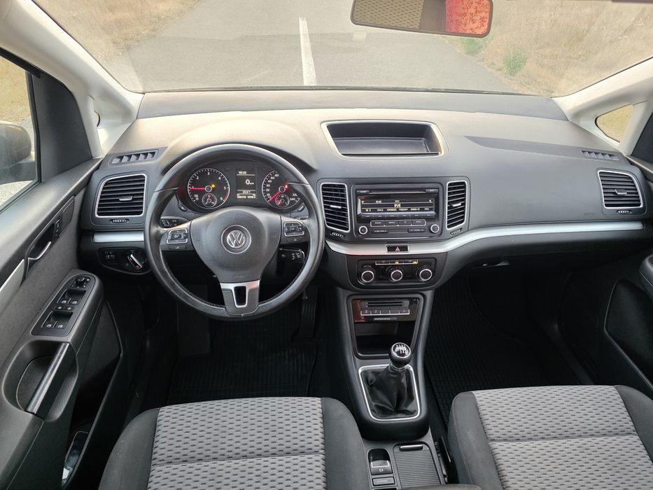 Volkswagen SHARAN 2.0 TDI 4x4 140 cp euro 5 2011