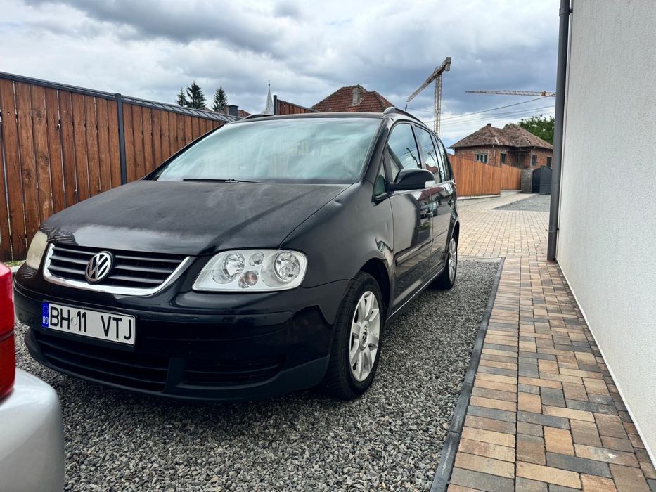 VOLKSWAGEN Touran