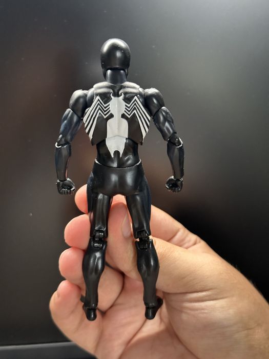 Фигурка человека паука mafex