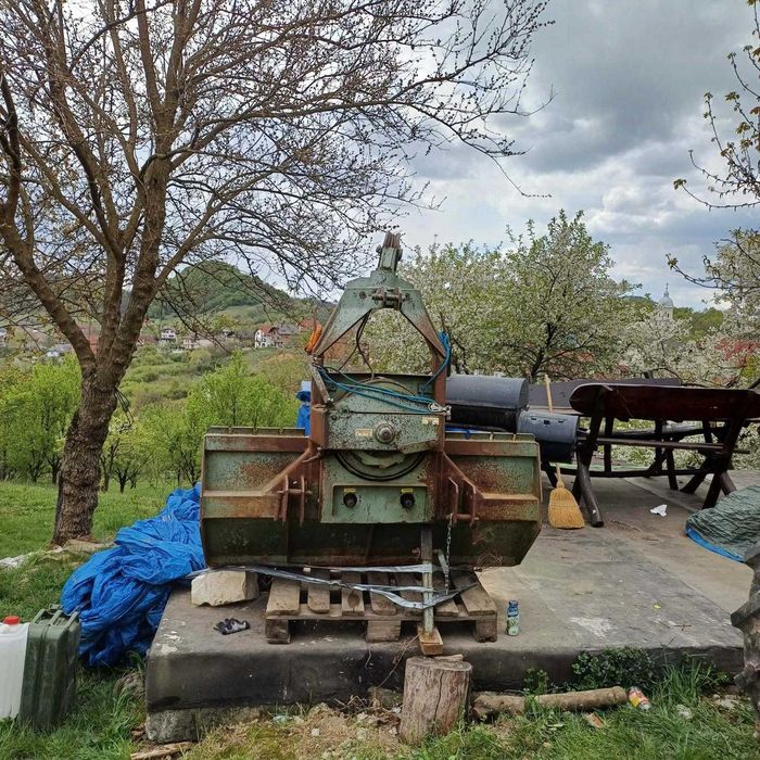 Vand Tractor cu utilaje