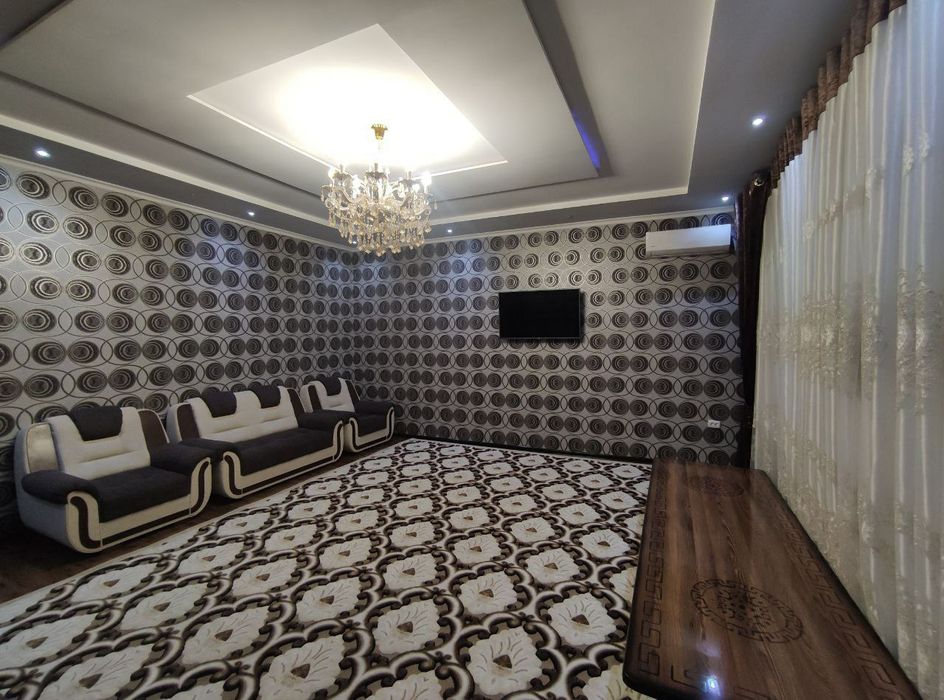 Продаётся 3-х комнатная квартира в центре города.