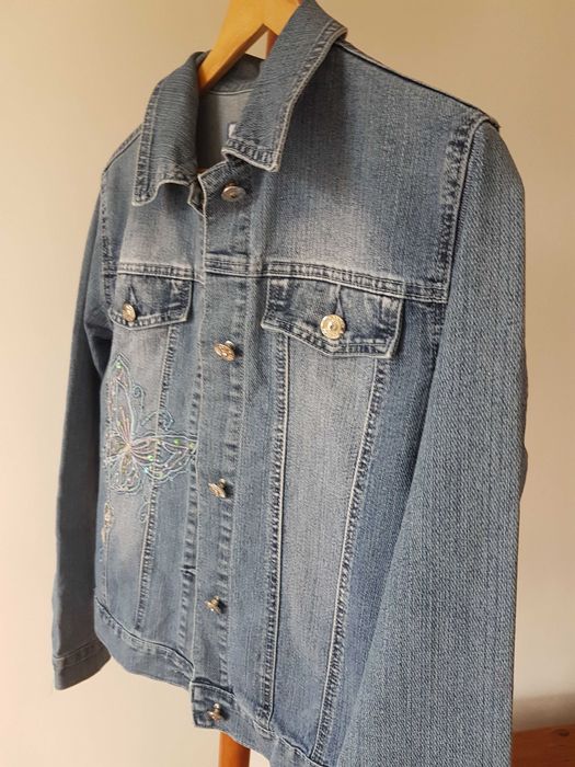 Дамско дънково яке с бродерия