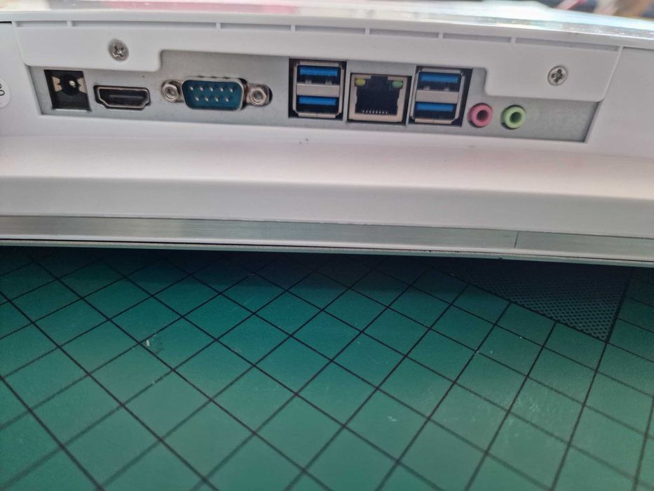 Настолен компютър „всичко в едно“. Извит дисплей. 1 TB, 32 RAM.