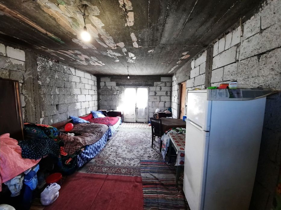 Vând urgent casă din BCA + un autoturism Volkswagen Tuareg 4x4