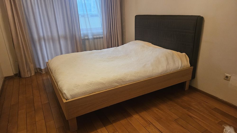 Легло 160/200 см – сива табла, рамка фурнир, отлично състояние