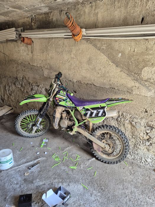 Продавам kawasaki kx 85