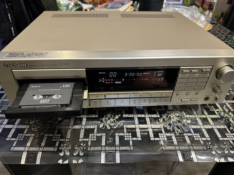 Sony DAT DTC 2000 ES Pioneer DAT D90