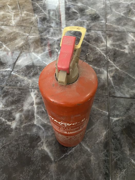 Пожарогасител прахов 2 кг