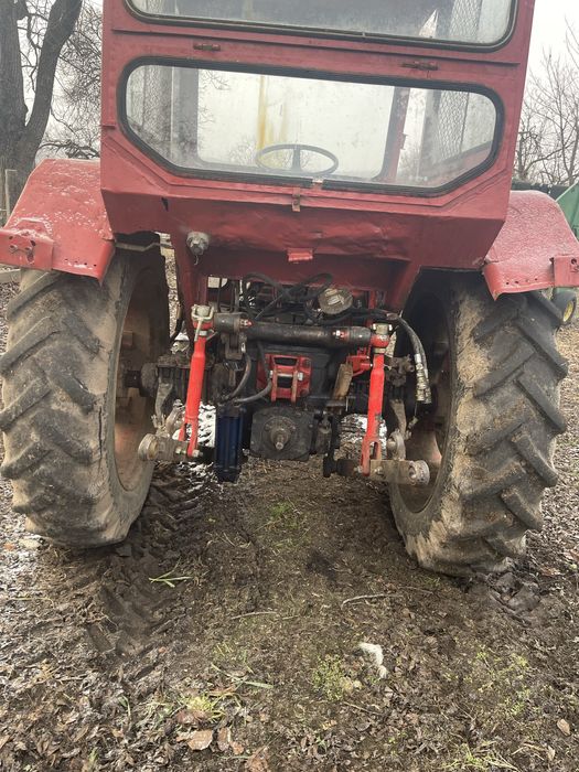Vind tractor 651 in stare foarte buna in fata sa bagat tot nou detali