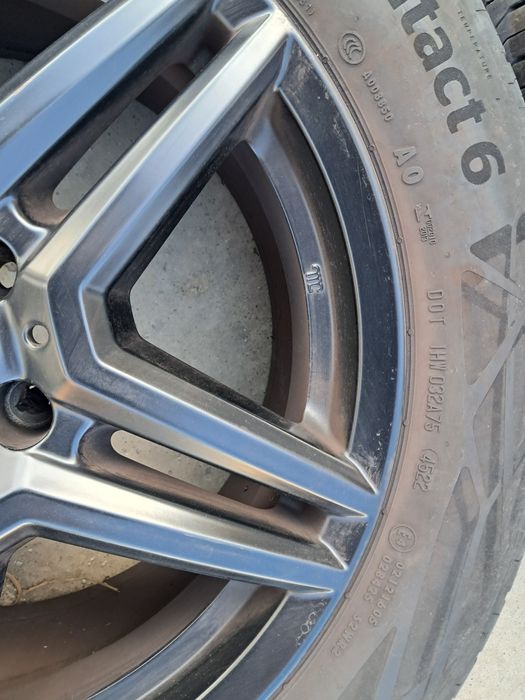 Продавам гуми с джанти за Audi