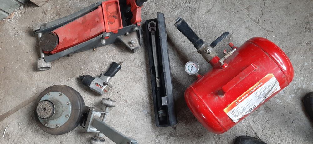 Vând vulcanizare completă.  Compresor/aparat echilibrat/dejantat/elevator