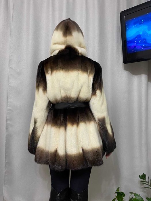 Шуба норковая очень красивая