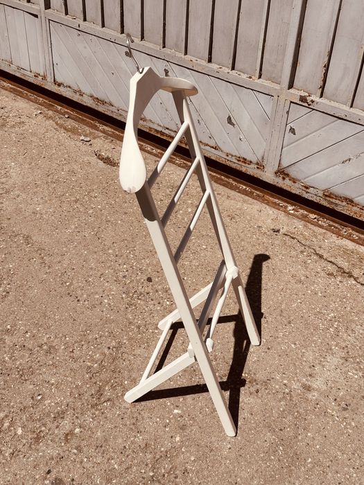 Стойка за дрехи (valet stand) – сгъваема, бяла