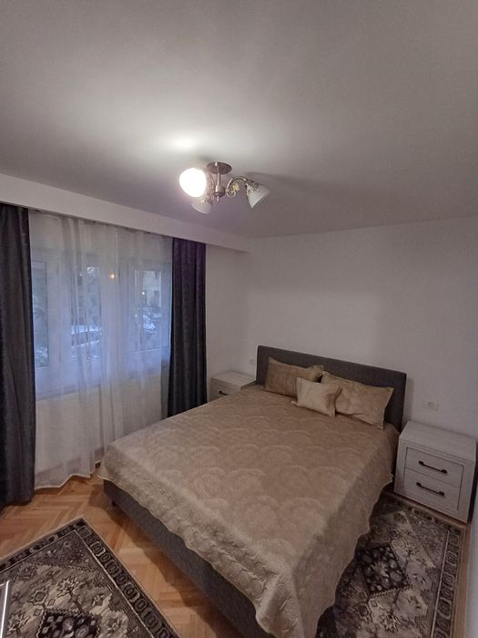 Închiriez apartament 3 camere