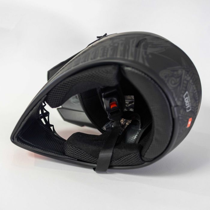 Каска подходяща за мотокрос , планински велосипед , ел. тротинетка