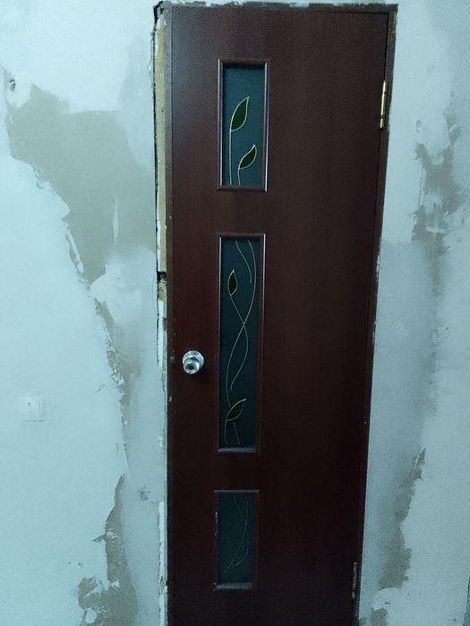 Продам хорошие двери межкомнатные .