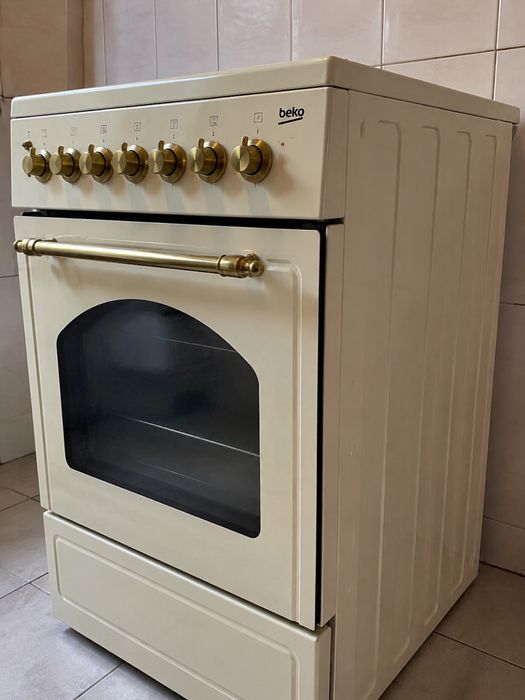 Aragaz Beko crem, aproape nou – 950 lei negociabil