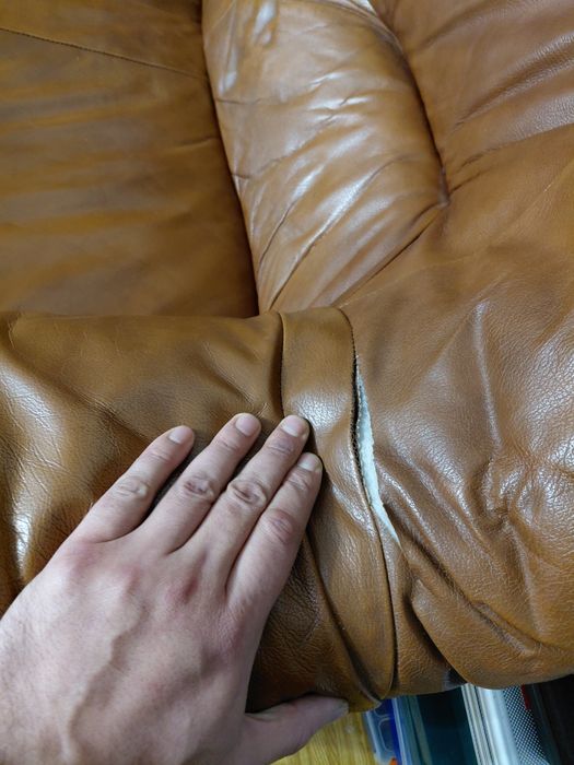 Диван кожанный из дерева