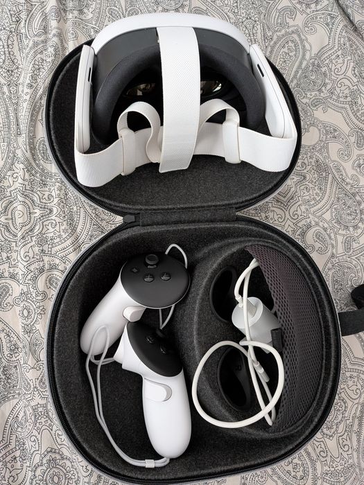 Oculus Quest 3 128GB + cutie transport + incarcator + controllere originale