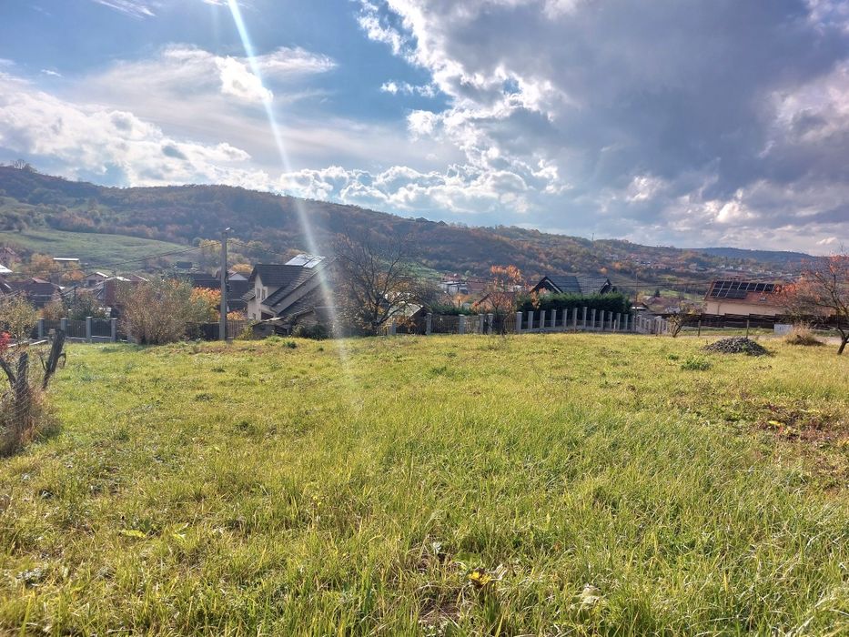 Teren intravilan front 100 m