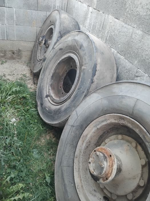 Vând roți  pentru remorcă