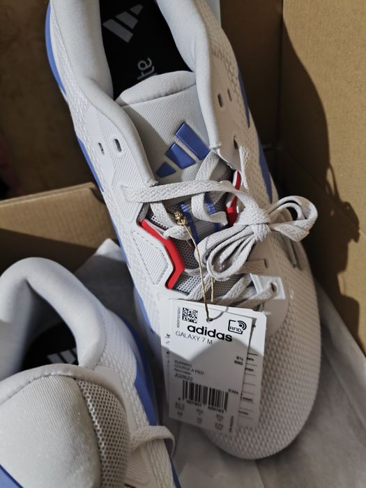 Продам кроссовки новые