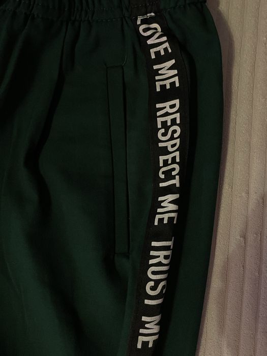 Зелен панталон от bershka